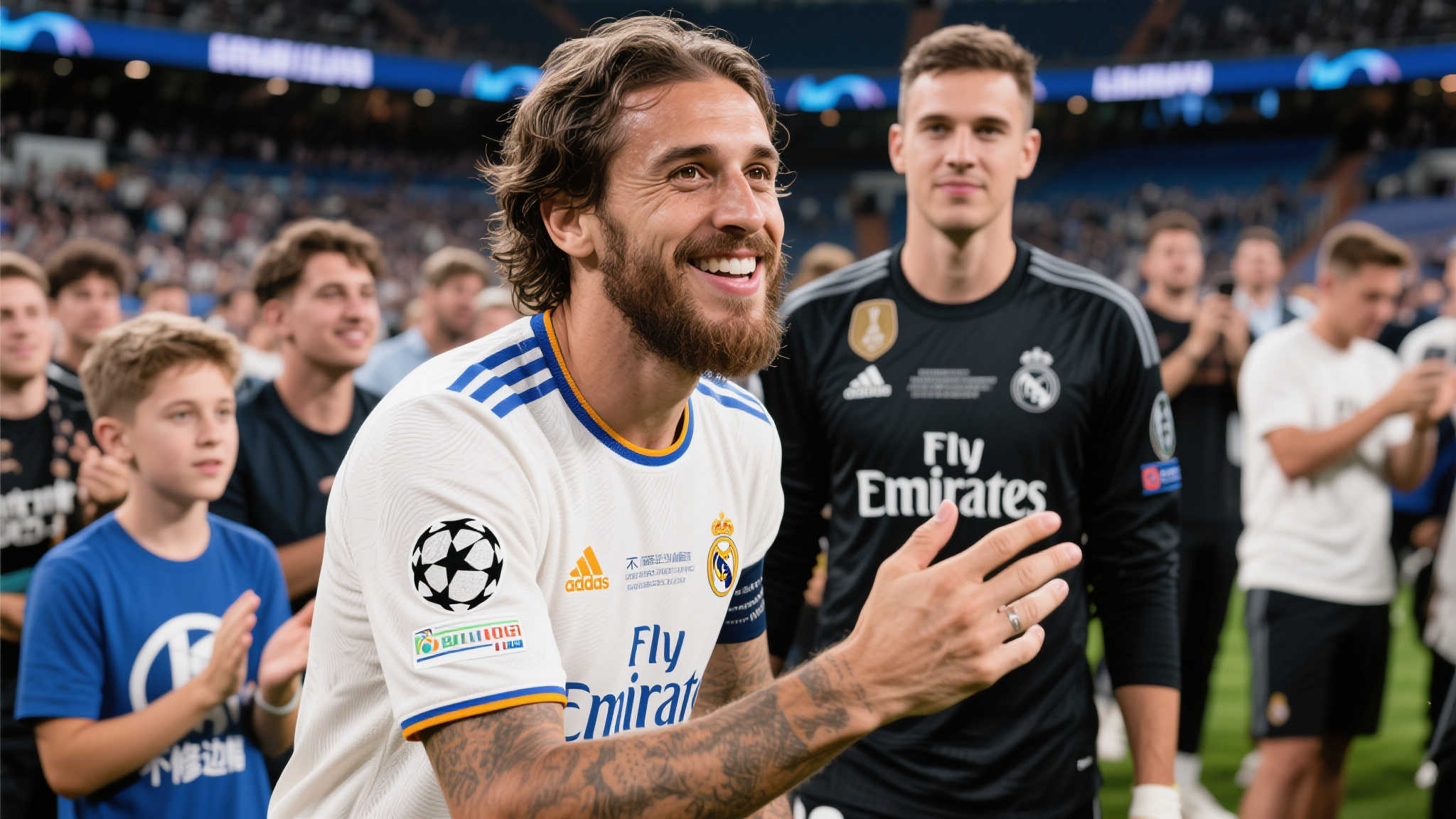 阿诺德晒庆祝照遭怀森调侃:嘴巴合上点