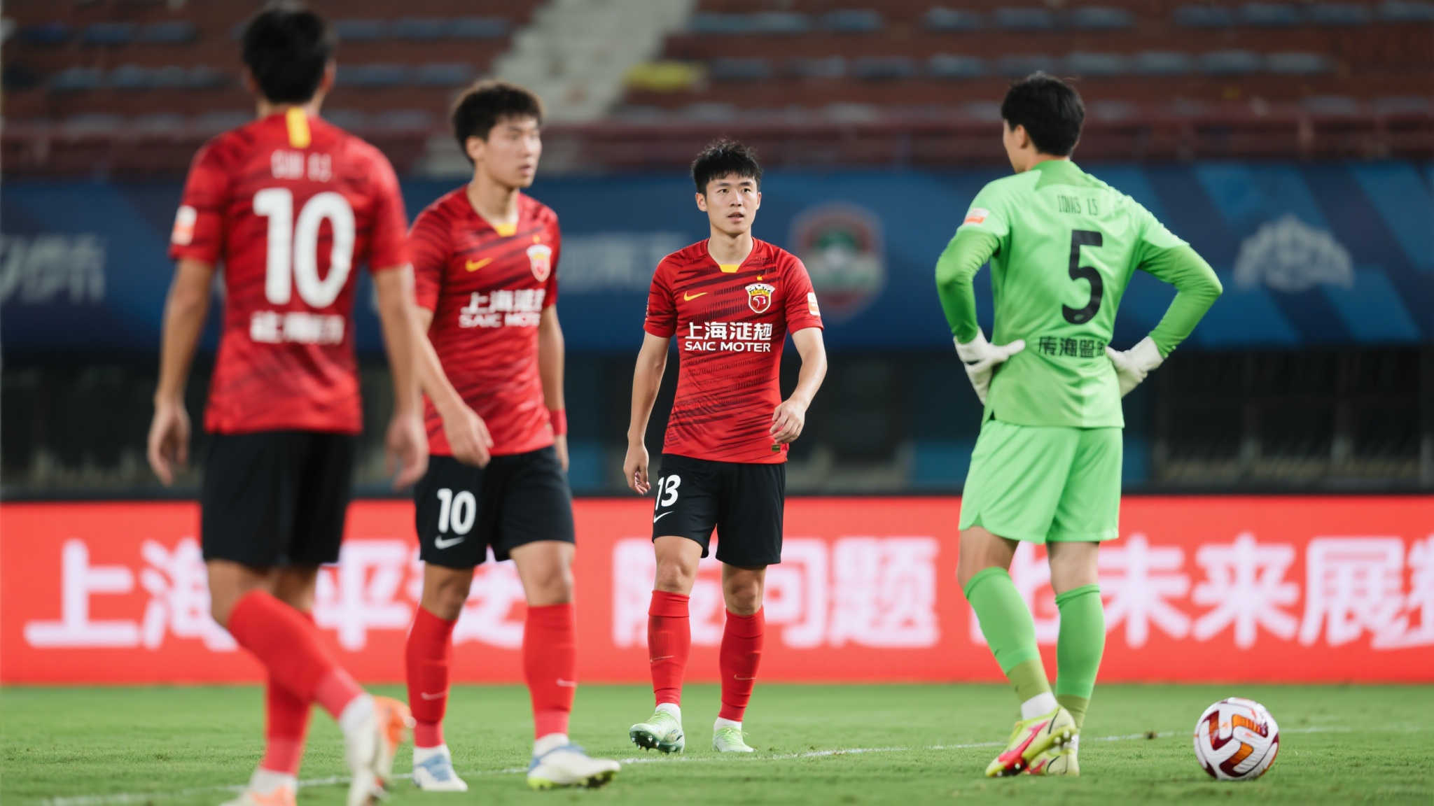 海港足协杯出局解析:可用之兵有限,年轻球员略显拘谨